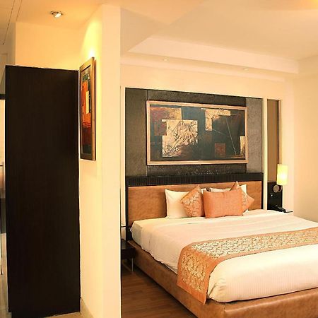 Inde Hotel Vista Woods Huda City Centre, グルガウン エクステリア 写真