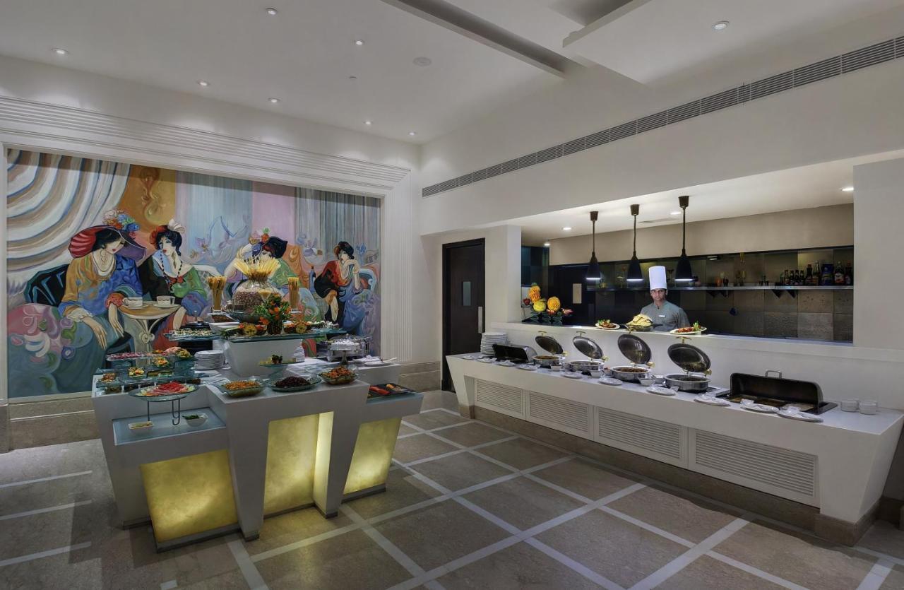 Inde Hotel Vista Woods Huda City Centre, グルガウン エクステリア 写真