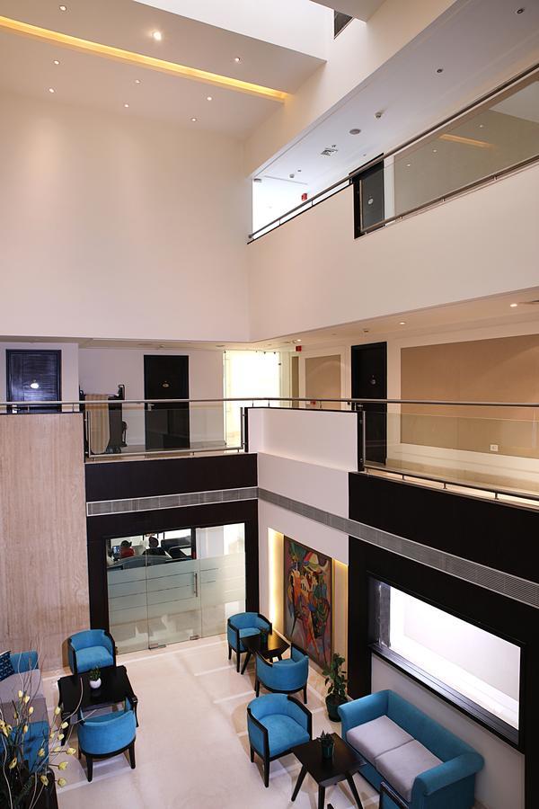 Inde Hotel Vista Woods Huda City Centre, グルガウン エクステリア 写真