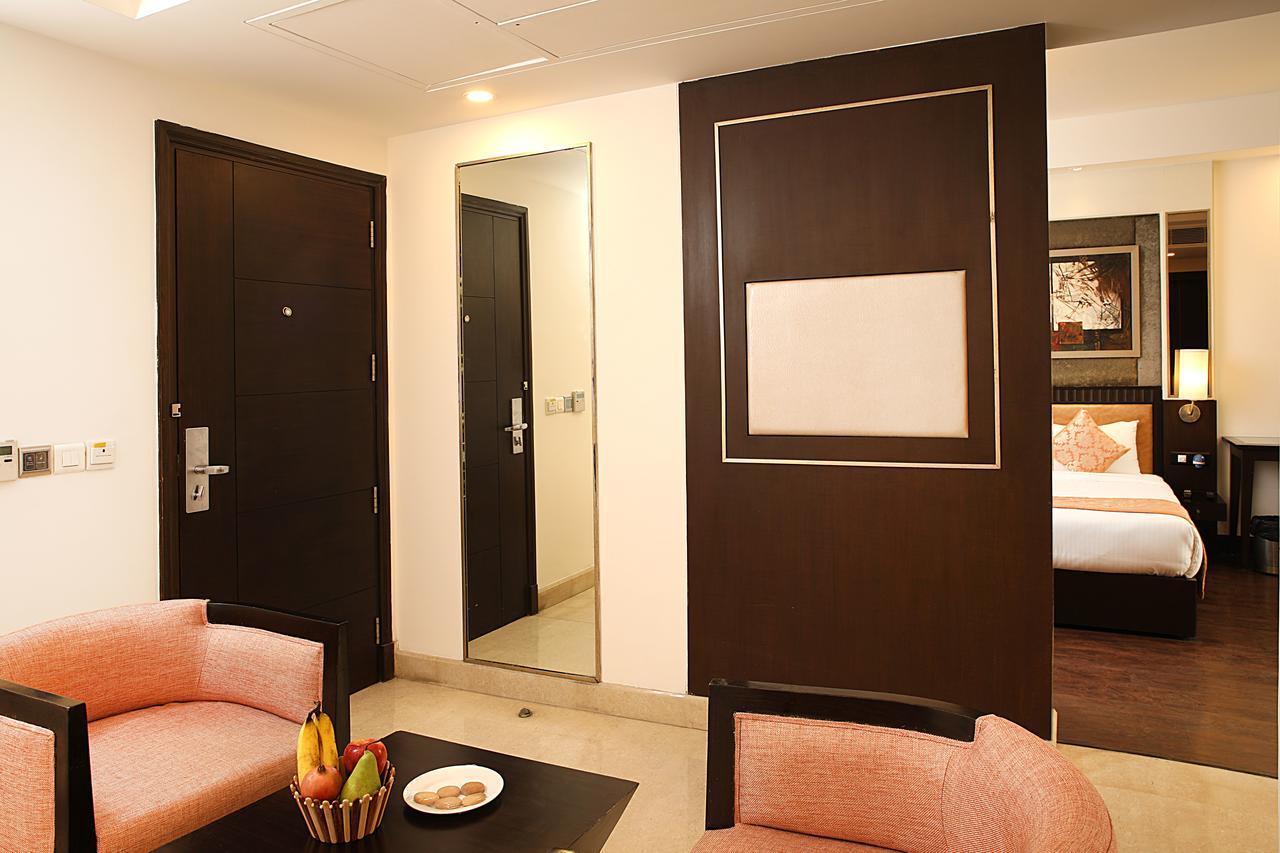 Inde Hotel Vista Woods Huda City Centre, グルガウン エクステリア 写真