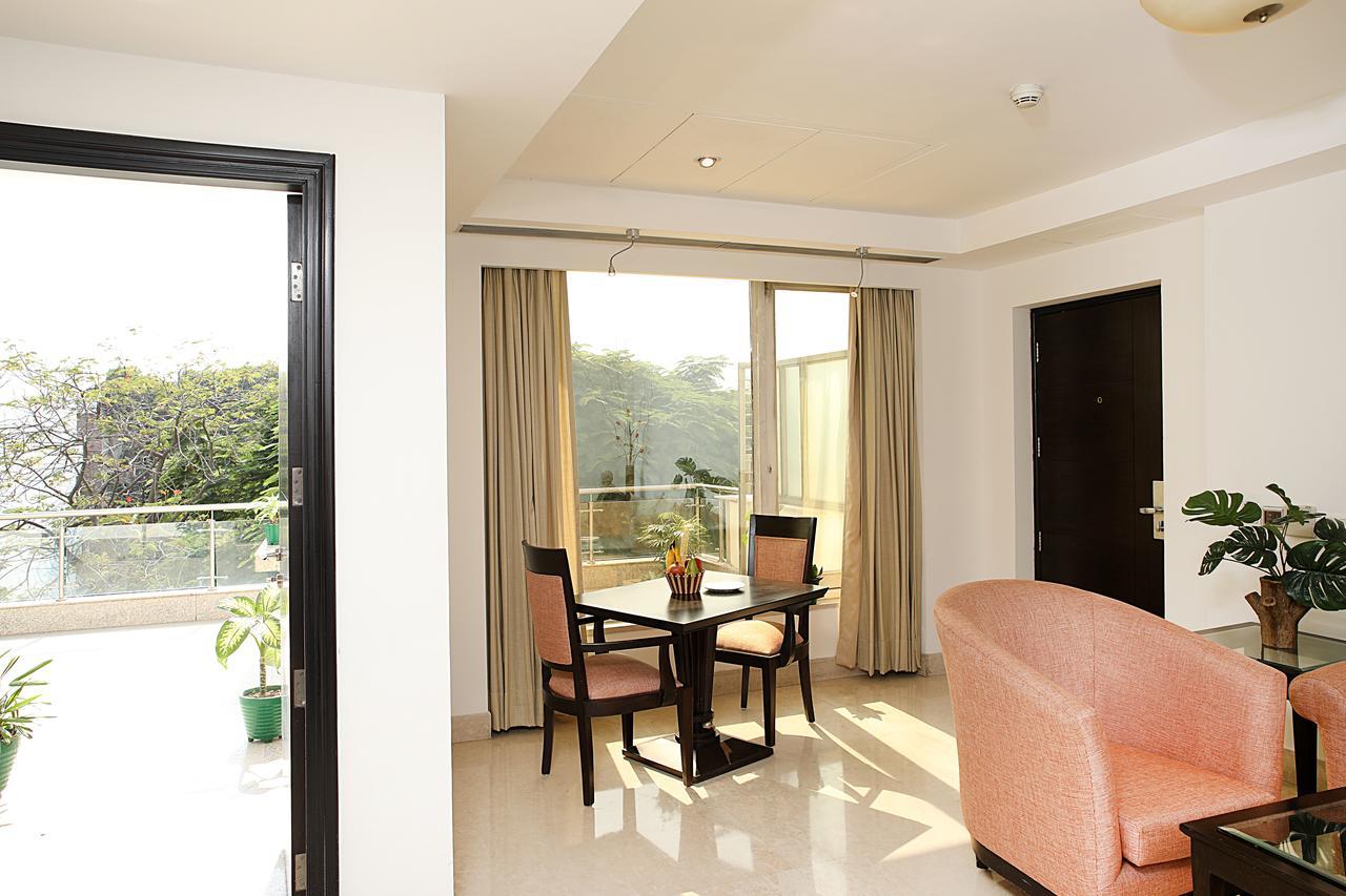 Inde Hotel Vista Woods Huda City Centre, グルガウン エクステリア 写真