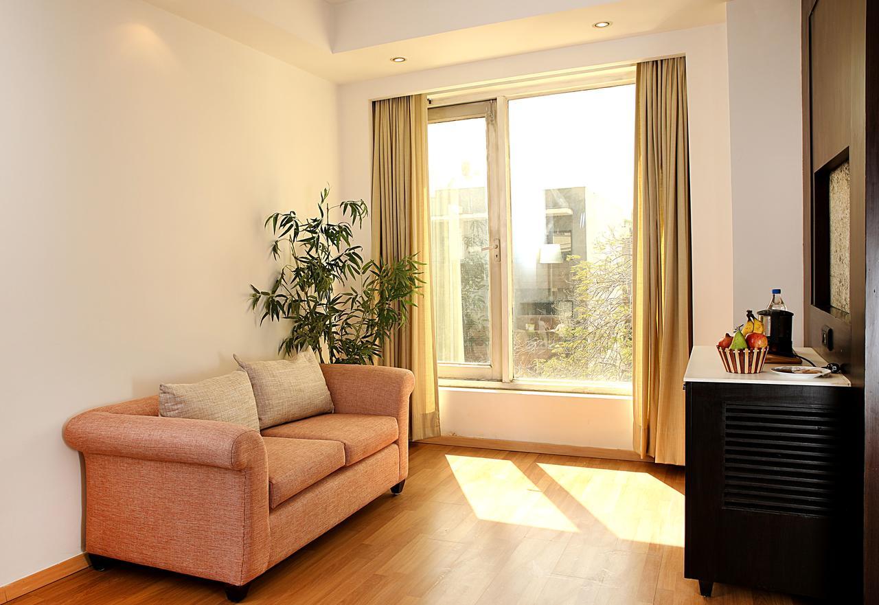 Inde Hotel Vista Woods Huda City Centre, グルガウン エクステリア 写真