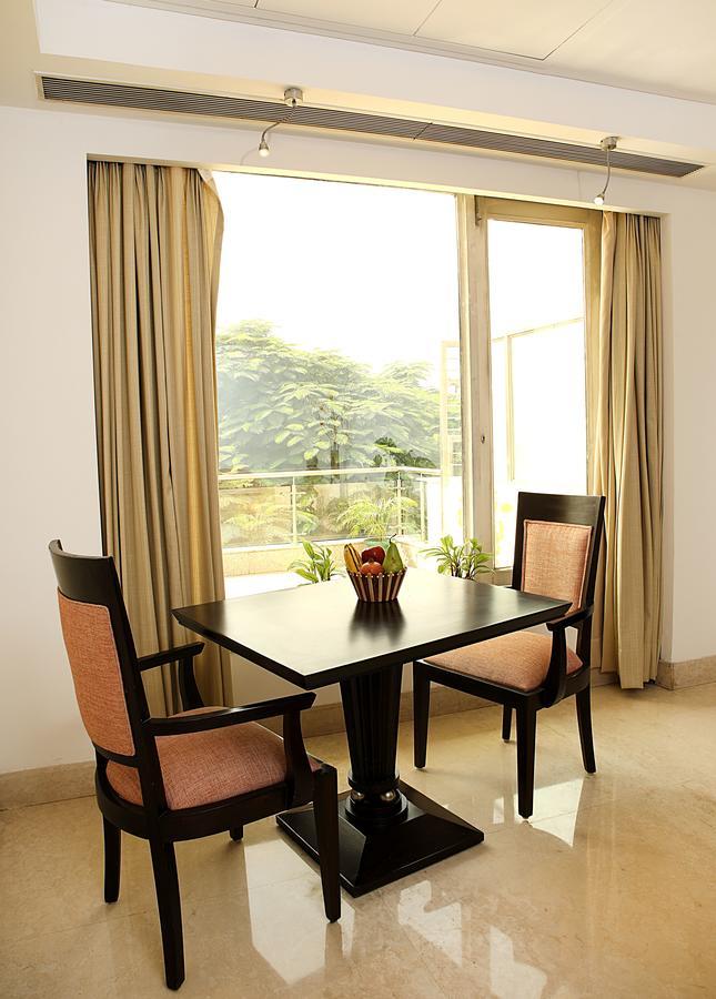 Inde Hotel Vista Woods Huda City Centre, グルガウン エクステリア 写真