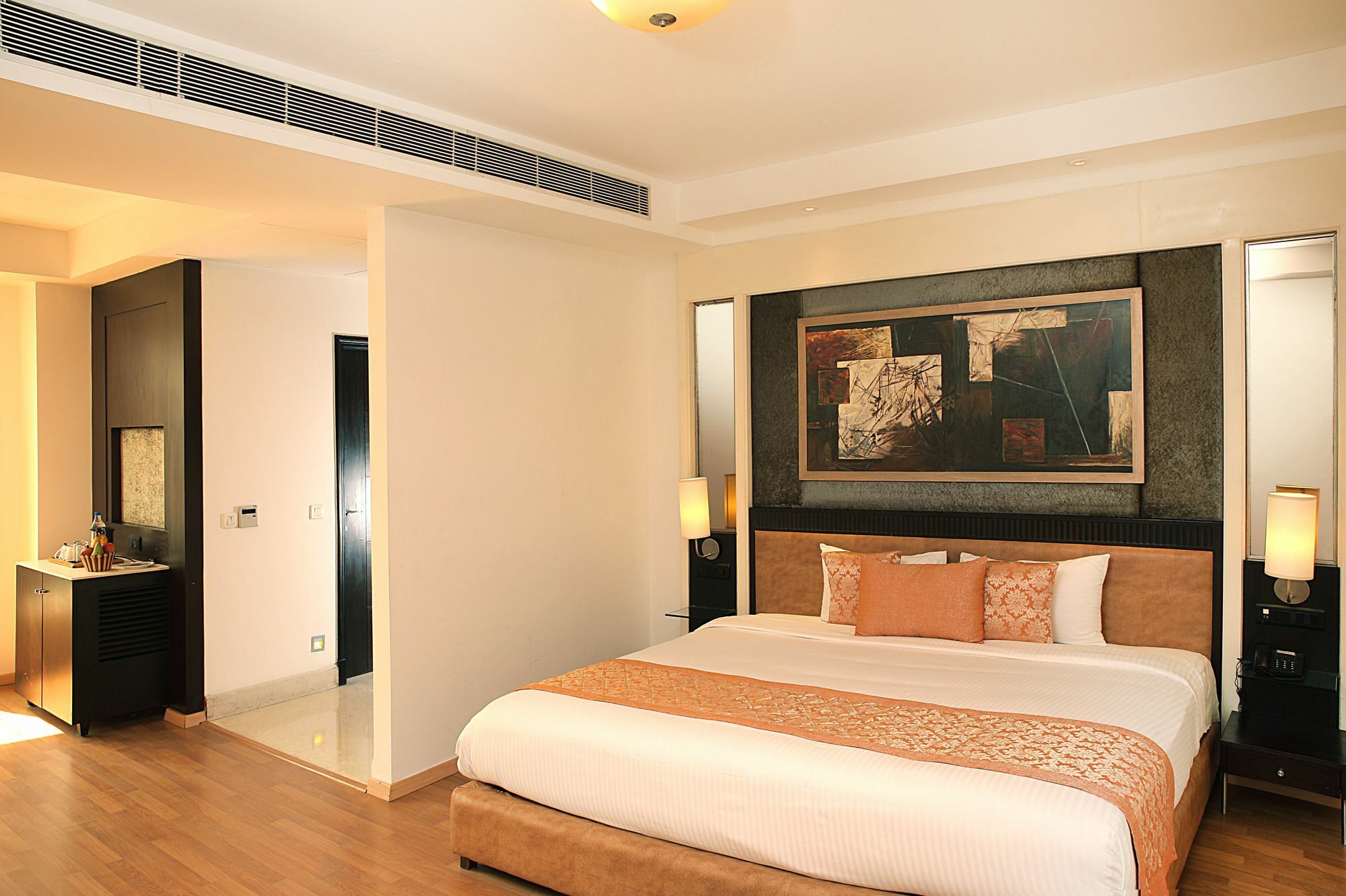 Inde Hotel Vista Woods Huda City Centre, グルガウン エクステリア 写真