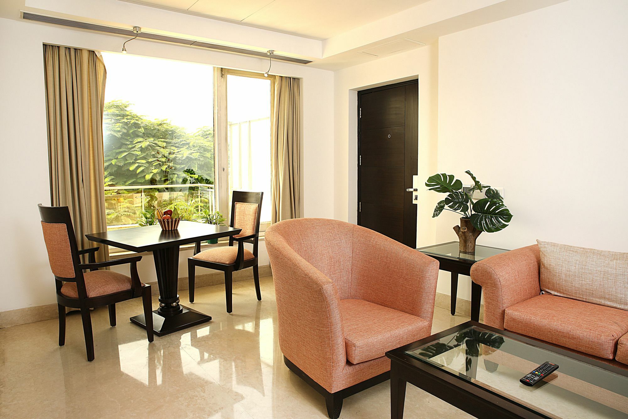 Inde Hotel Vista Woods Huda City Centre, グルガウン エクステリア 写真