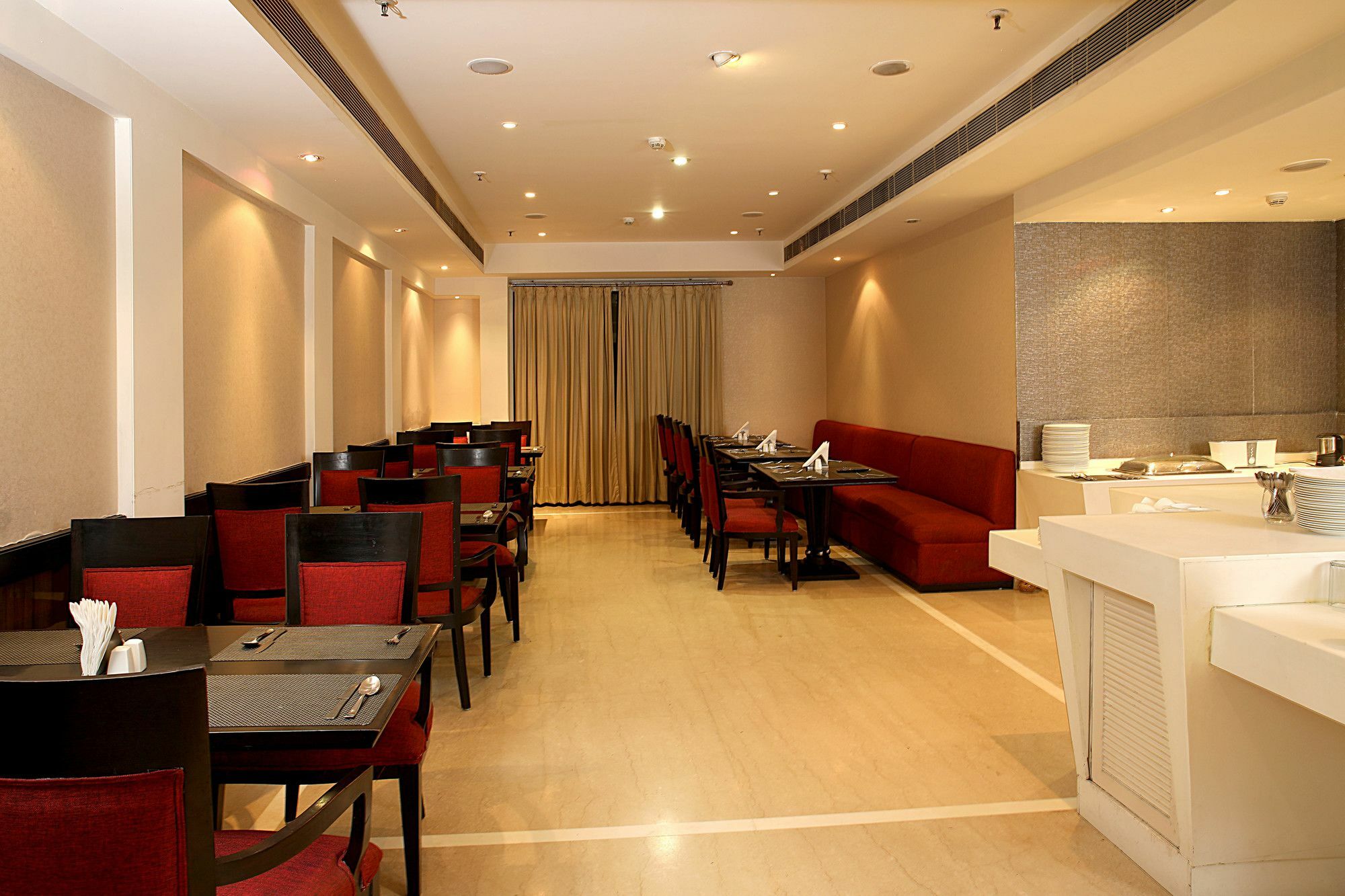 Inde Hotel Vista Woods Huda City Centre, グルガウン エクステリア 写真