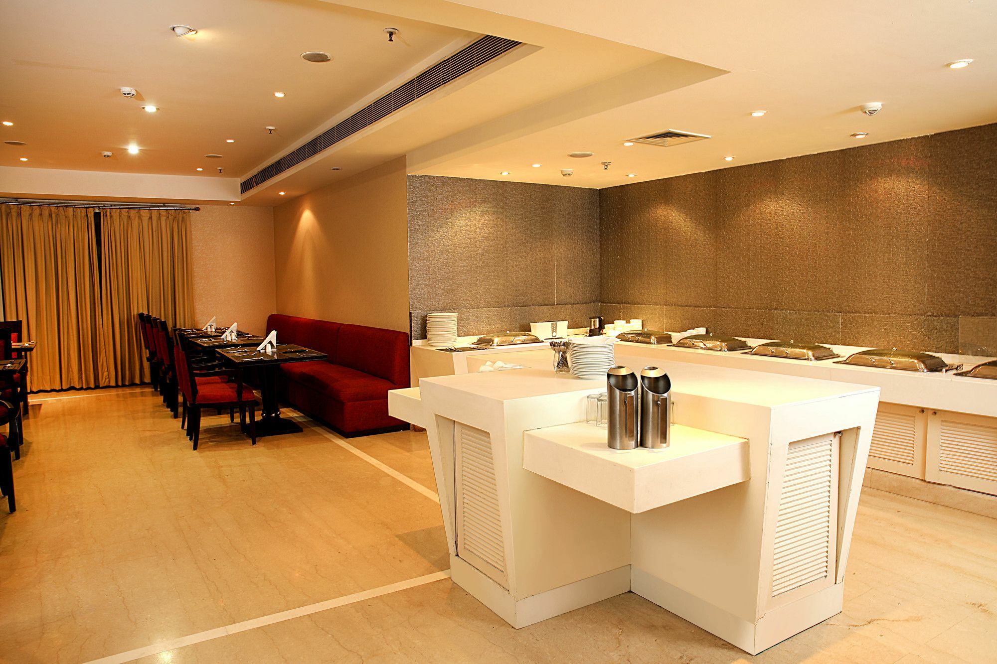 Inde Hotel Vista Woods Huda City Centre, グルガウン エクステリア 写真