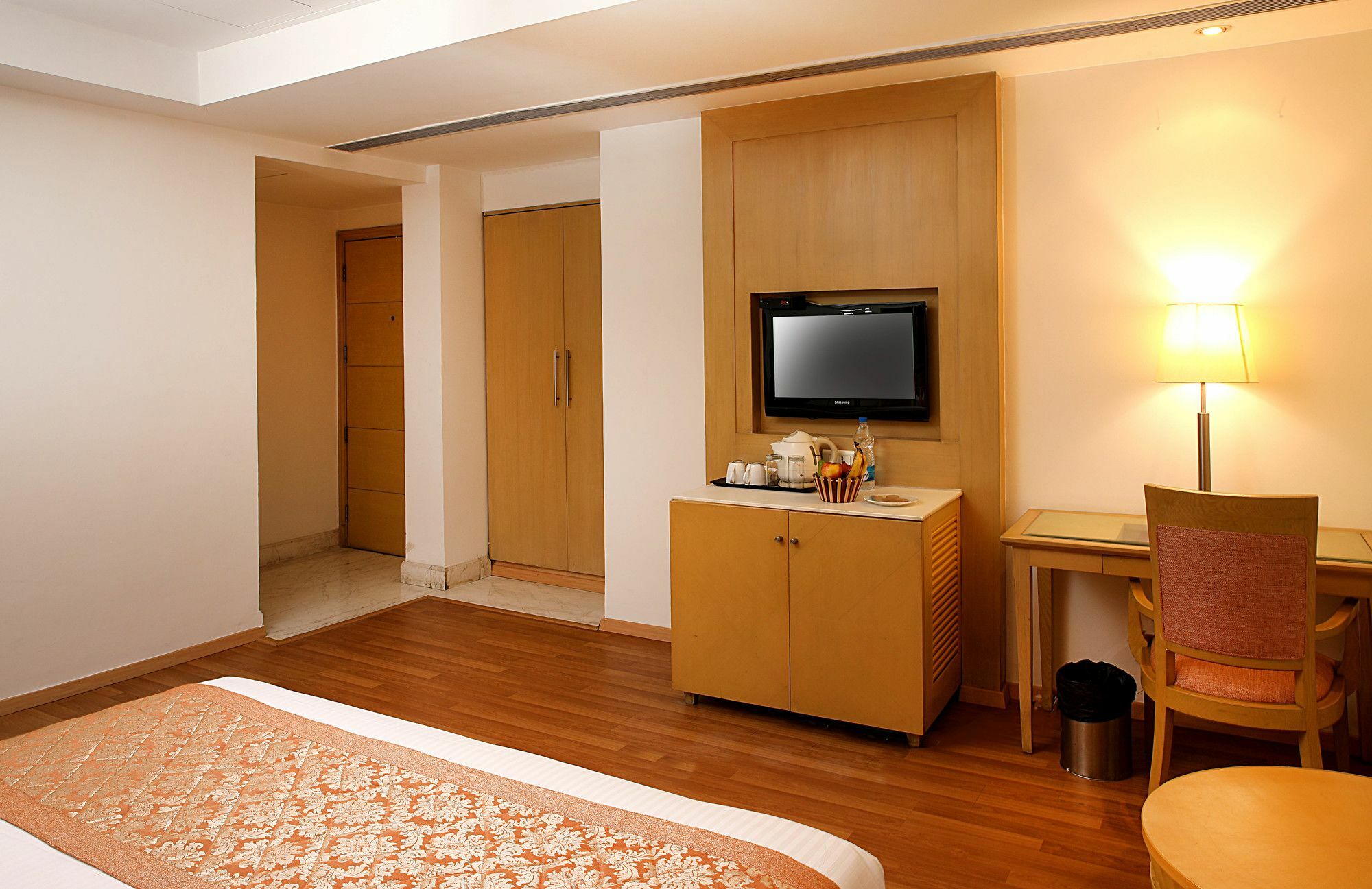 Inde Hotel Vista Woods Huda City Centre, グルガウン エクステリア 写真