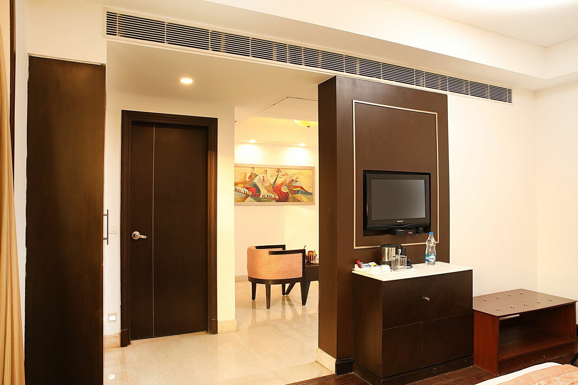 Inde Hotel Vista Woods Huda City Centre, グルガウン エクステリア 写真
