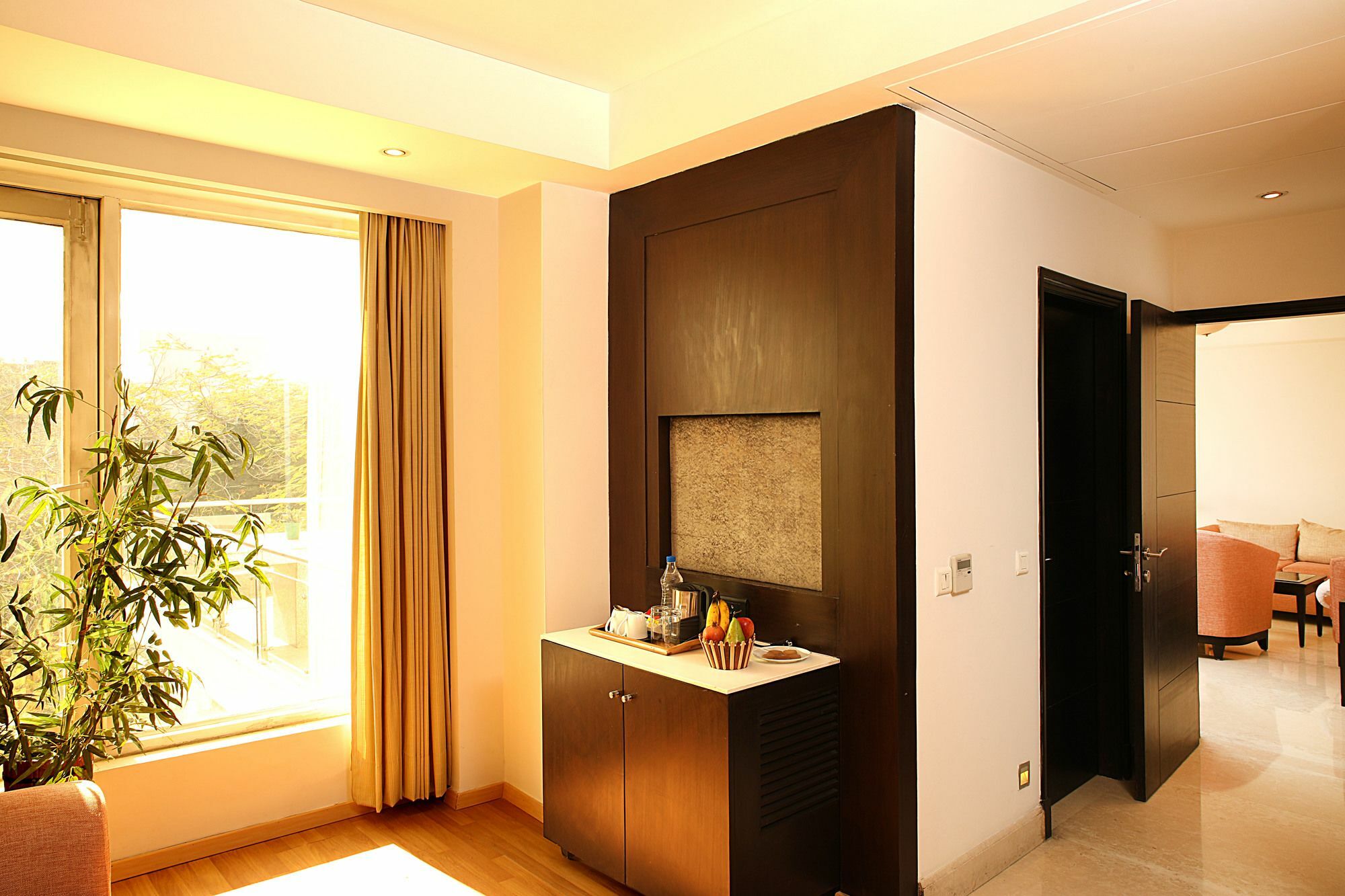 Inde Hotel Vista Woods Huda City Centre, グルガウン エクステリア 写真
