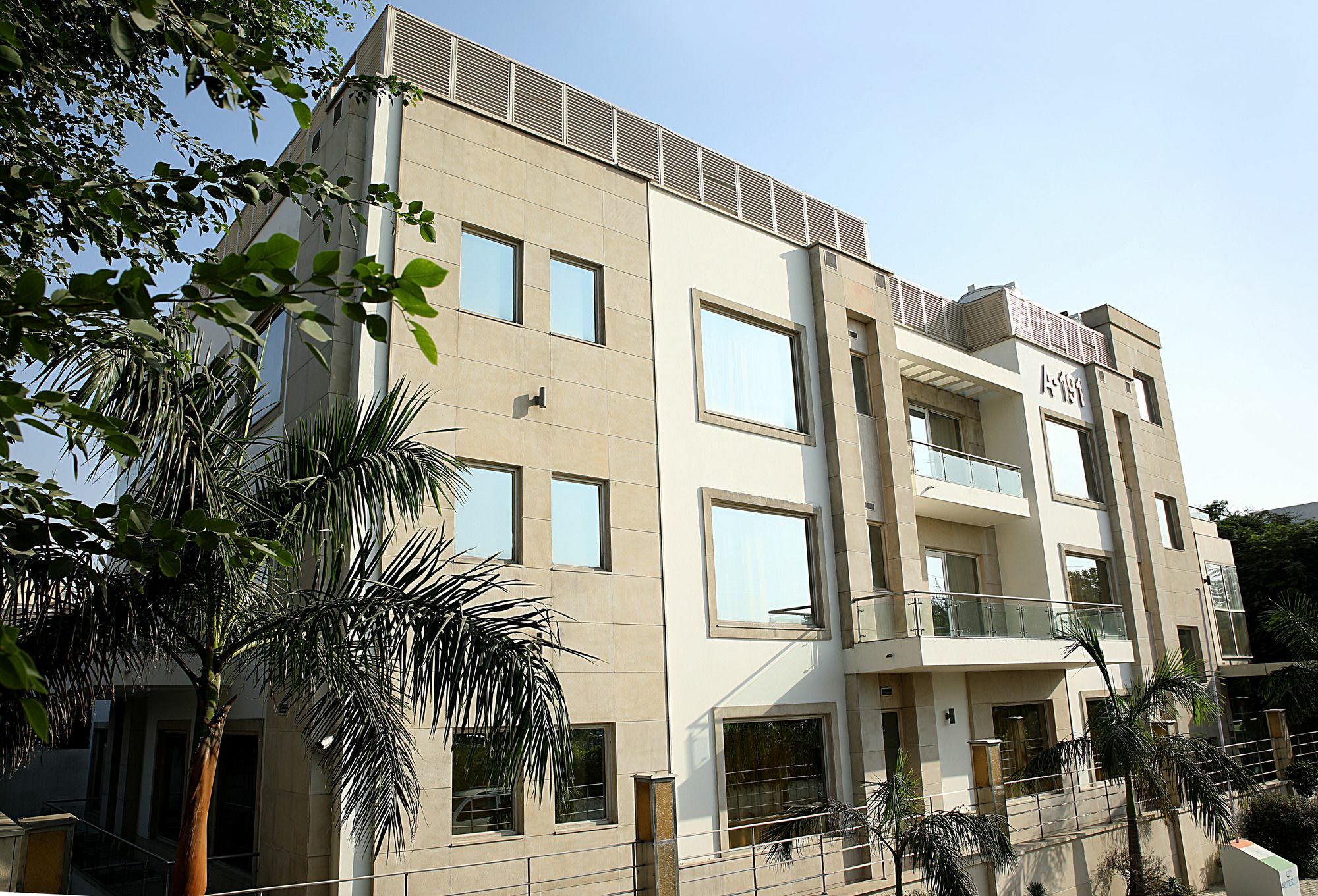 Inde Hotel Vista Woods Huda City Centre, グルガウン エクステリア 写真
